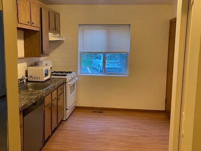 Building Photo - 44 Bayberry Dr