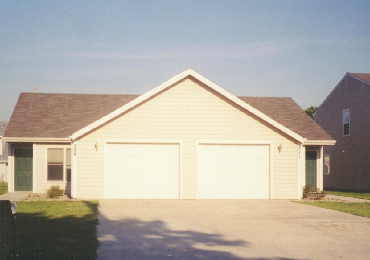 Primary Photo - 301-311 Washington St