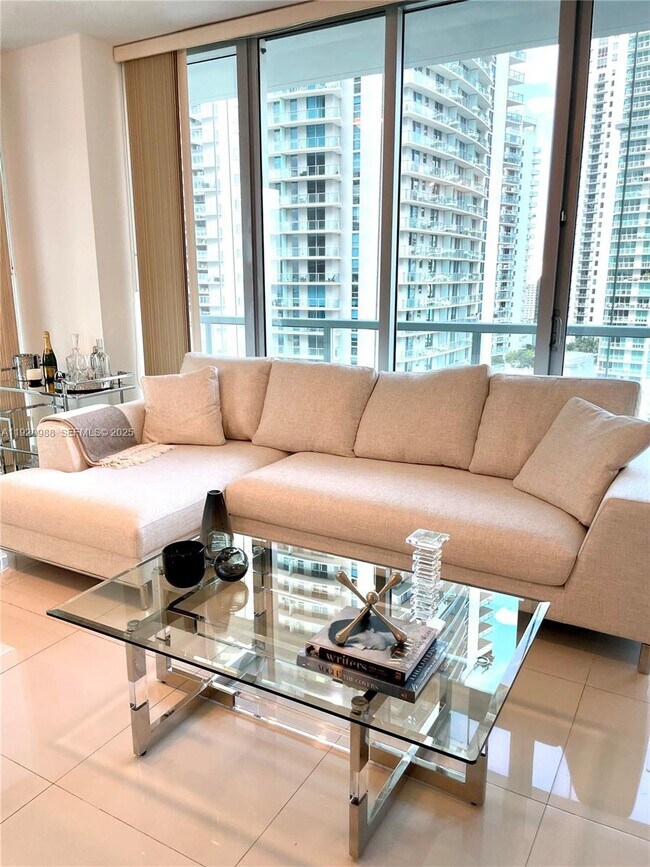 Foto del edificio - 79 SW 12th St