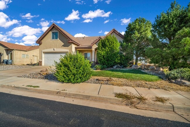 Foto del edificio - 5 bedroom with VIEWS!!!