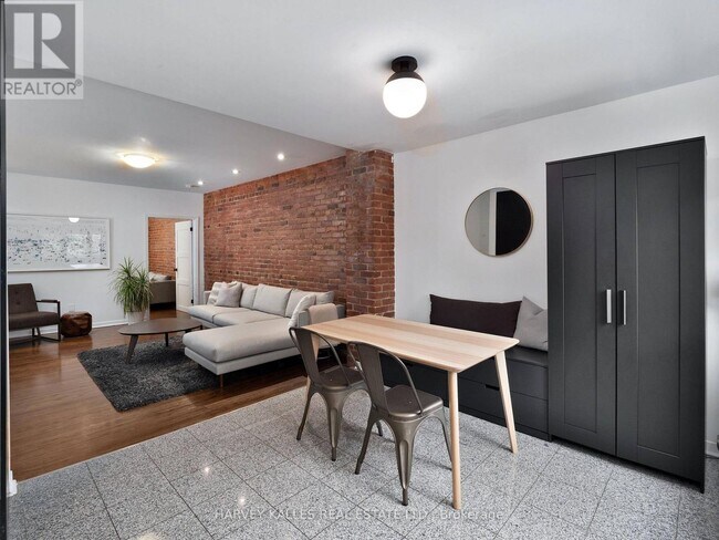 Photo du bâtiment - 1406 Danforth Ave