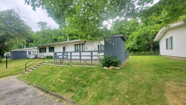 Foto del edificio - Finleyville 3 Bedroom 1.5 Bath Ranch $1,50...