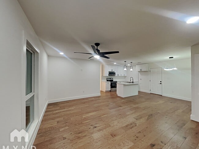 Building Photo - 1603 Rutland Dr