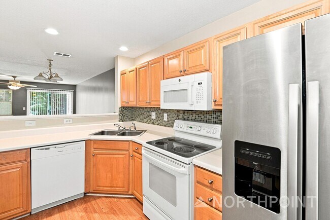 Building Photo - 10728 Holly Ridge Blvd