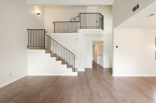 Building Photo - 4917 Aizenberg Cir