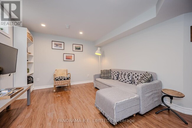 Building Photo - 12-12 Arkley Crescent