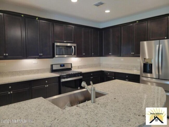 Foto del edificio - Brand new townhome in Silverleaf, come and...