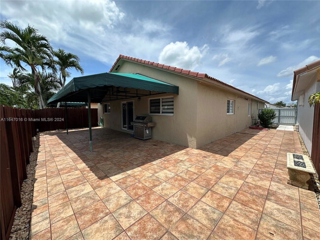 Foto del edificio - 7472 NW 169th Ln