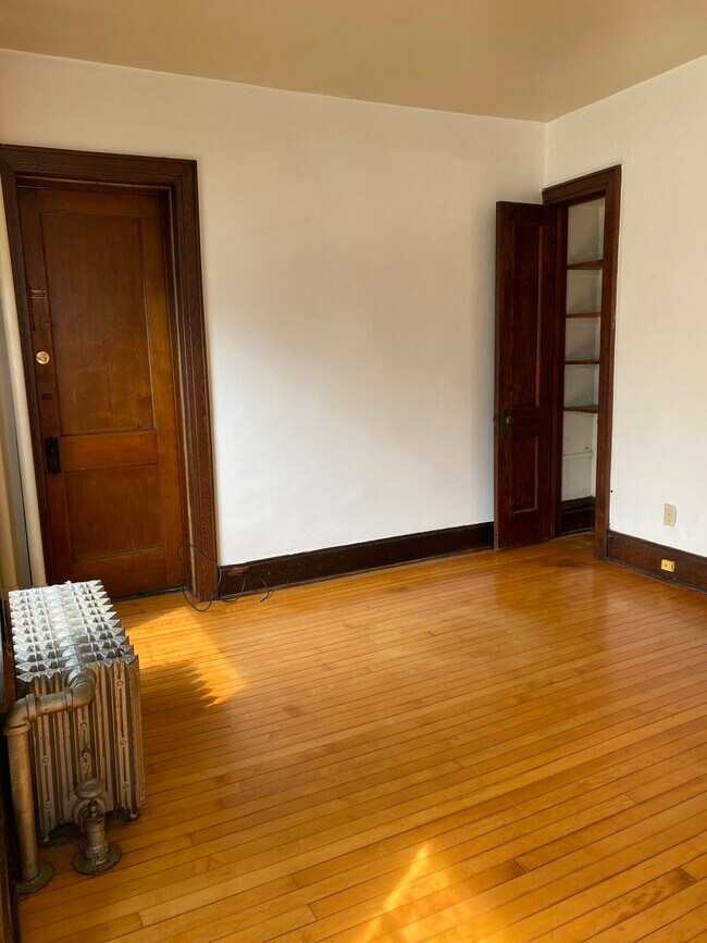 Foto del edificio - 223 S Mills St