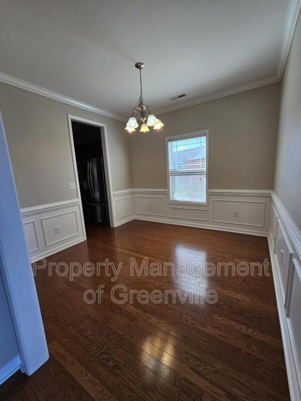 Foto del edificio - 695 Flintrock Dr