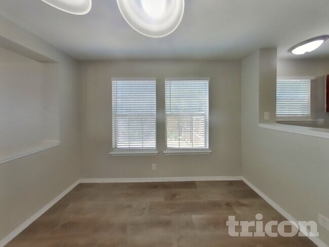 Foto del edificio - 8034 Cavern Hill