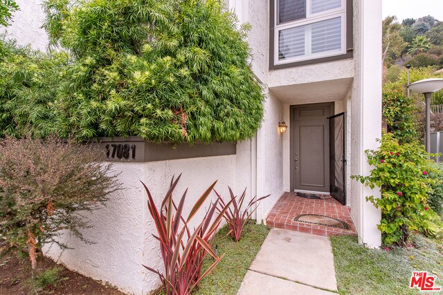 Building Photo - 17081 Palisades Cir
