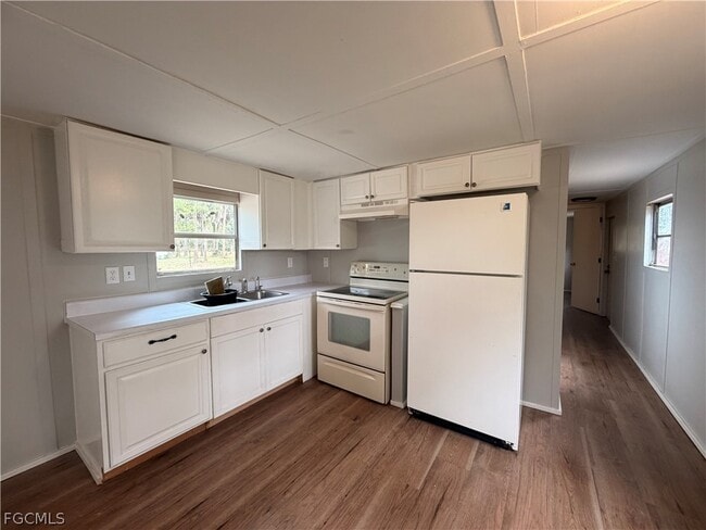 Building Photo - 7647 Ebson Dr