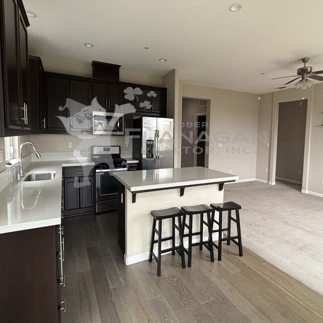 Building Photo - 4 Bedroom/ 2 Bathroom home in newer neighb...