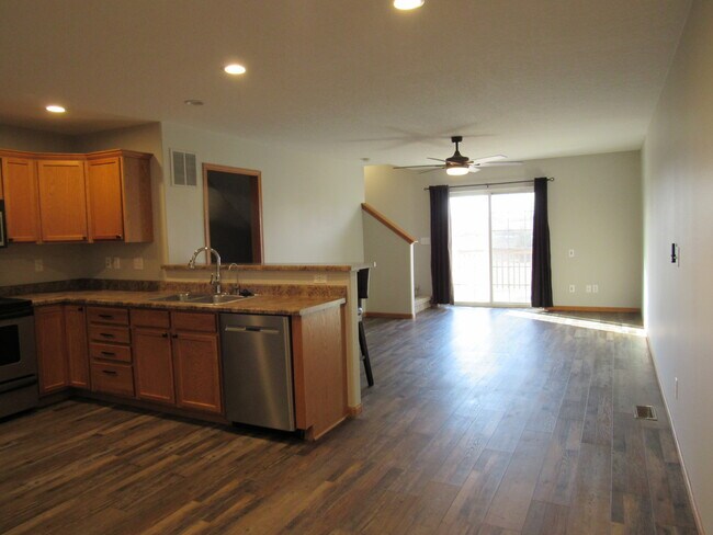 Building Photo - 708 Prairie Meadow Dr