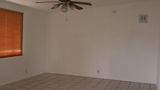 Building Photo - 90 NE Freihage Dr