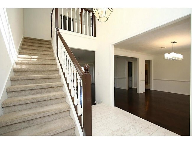 Building Photo - 15902 Mesa Gardens Dr