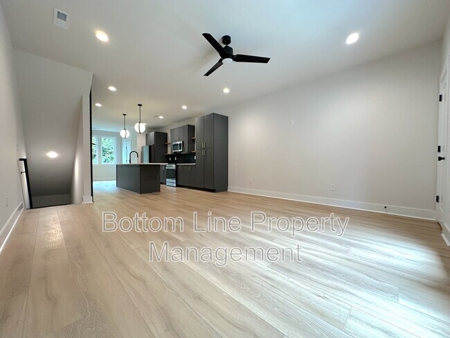 Foto del edificio - 1354 Briar Creek Rd