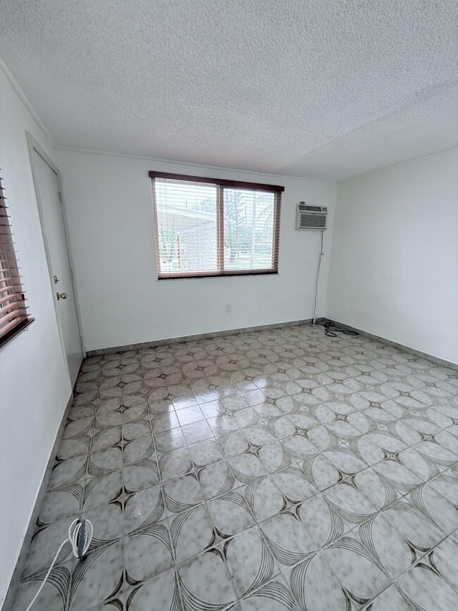 Foto del edificio - 957 W 67th St