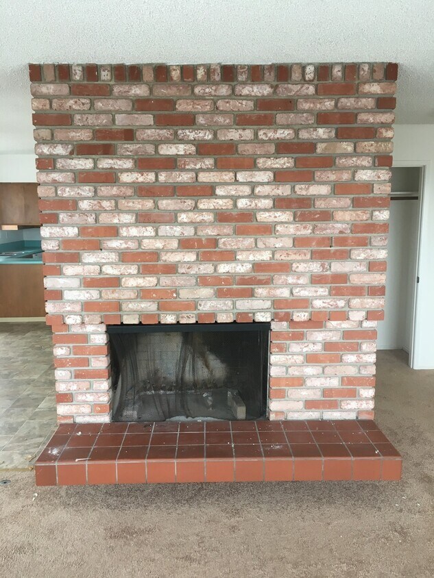 Primary Photo - 3 bedroom home in fantastic neighborhood i...