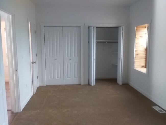 Building Photo - 217 E 113 S