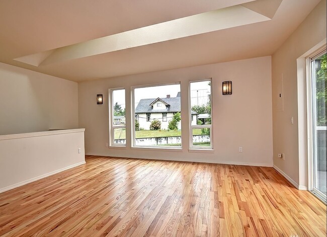 Building Photo - 4351 31st Ave W
