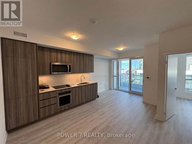 Building Photo - 15 Richardson St