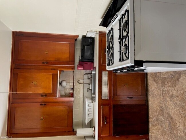 Building Photo - 2 br, 1 bath House - 13612 Glastonbury Ave