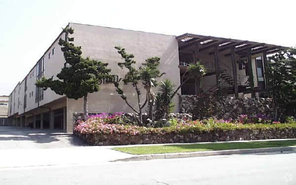 Building Photo - Casa Del Mar Apartments