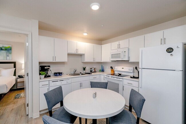 Building Photo - 2220 N Glenville Dr