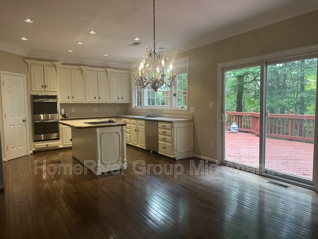 Building Photo - 8308 Holly Haven Ln