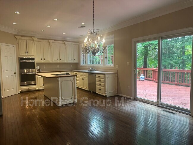 Foto del edificio - 8308 Holly Haven Ln