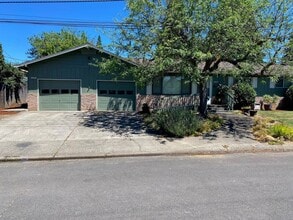 Building Photo - 1650-1652 NW Vale Ct