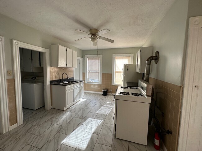 Kitchen - 86 Plantation St