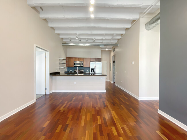 Building Photo - 4015 N Milwaukee Ave