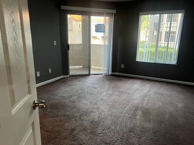 Building Photo - 2040 Las Colinas Cir