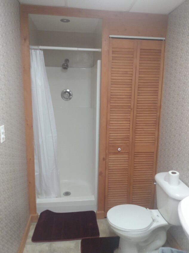 Shower and closet - 6197 Adams Rd