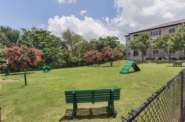 Building Photo - Highlands Hill Country