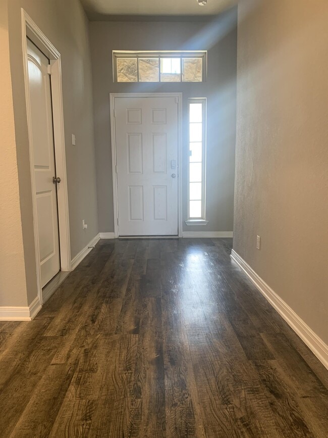 Building Photo - 8302 Pleasant Trail Dr