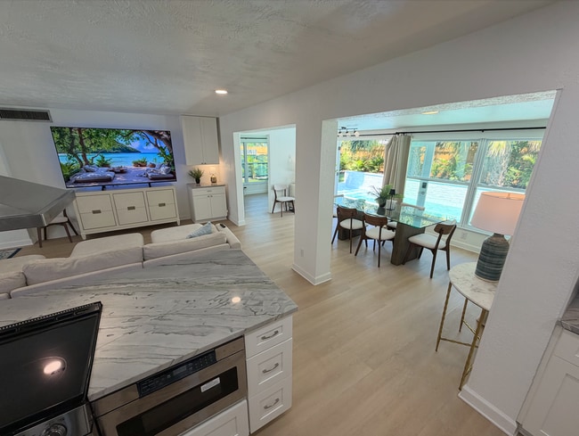 Building Photo - 5813 26th Ave N
