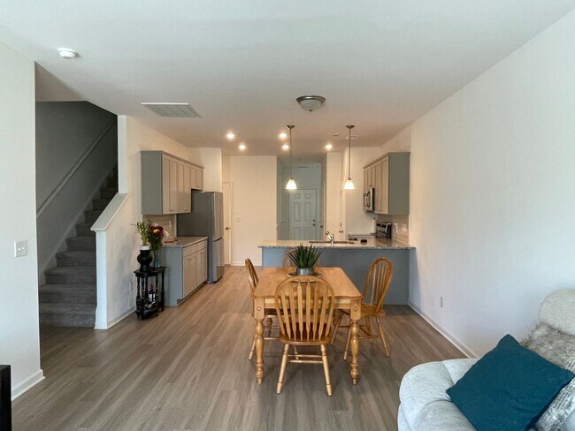 Foto del edificio - 3 bed 2.5 Bath Townhouse. Shelbyville