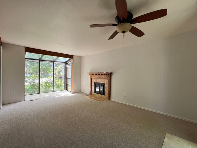 Building Photo - Bright & Cozy 3bdm/2bath Available Now! $2495