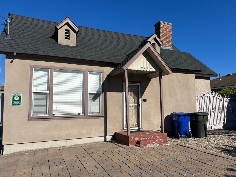 Foto principal - 10250 Western Ave