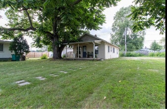 Building Photo - 2022 Lincolnway E