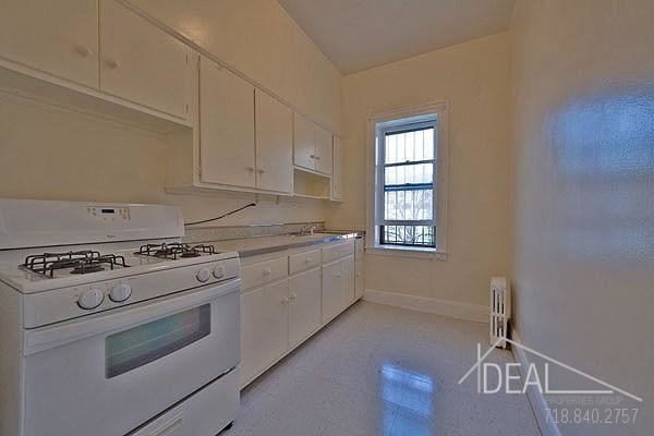 Building Photo - 138 Henry St
