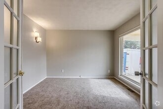 Building Photo - 3149 Oak Cir N