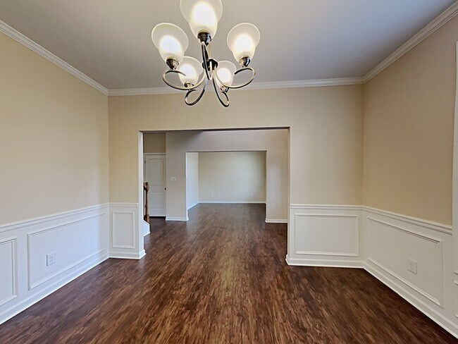 Building Photo - Fantastic 5 Bed Home located in Auburn! Av...
