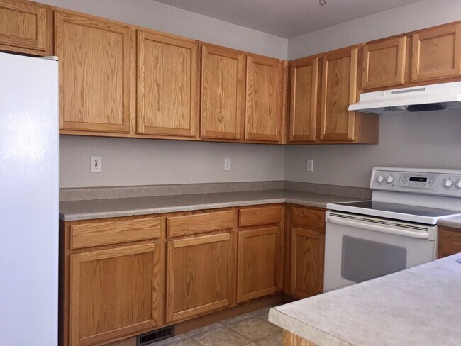 Foto del edificio - Spacious 4 Bedroom Home