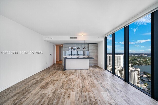 Foto del edificio - 650 NE 32nd St