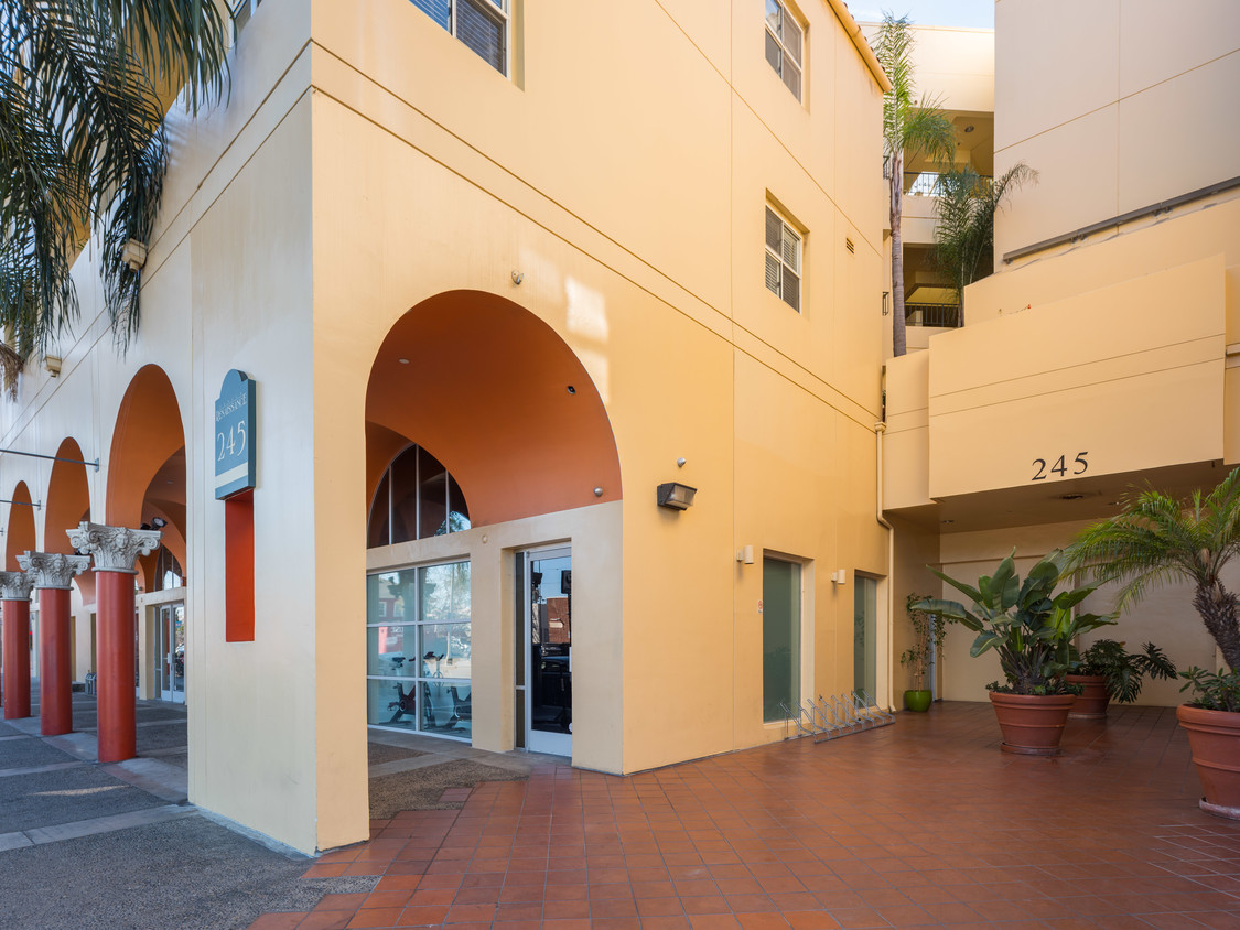 Foto principal - 245 S Main St